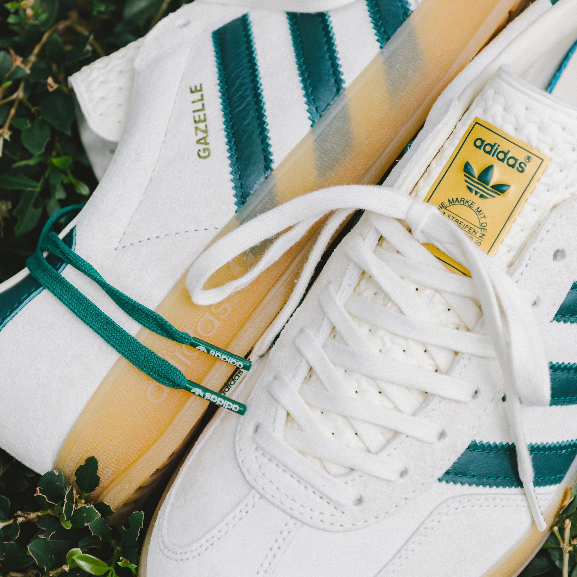 adidas Gazelle Indoor Cream White/Collegiate Green/Gum IH7502