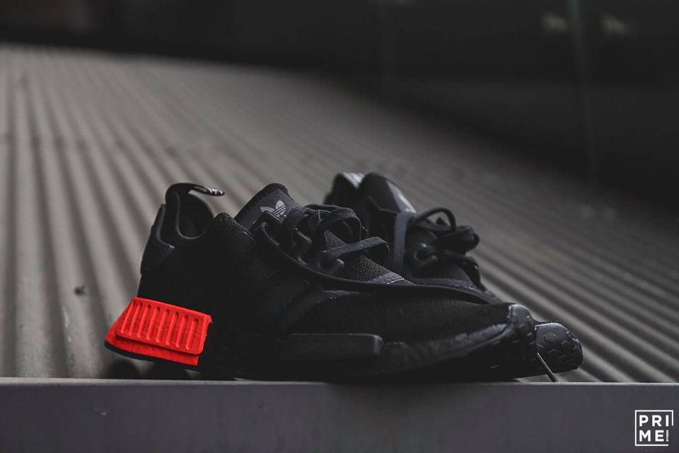 Adidas NMD R1 Core Black / Core Black / Solar Red (EE5107)