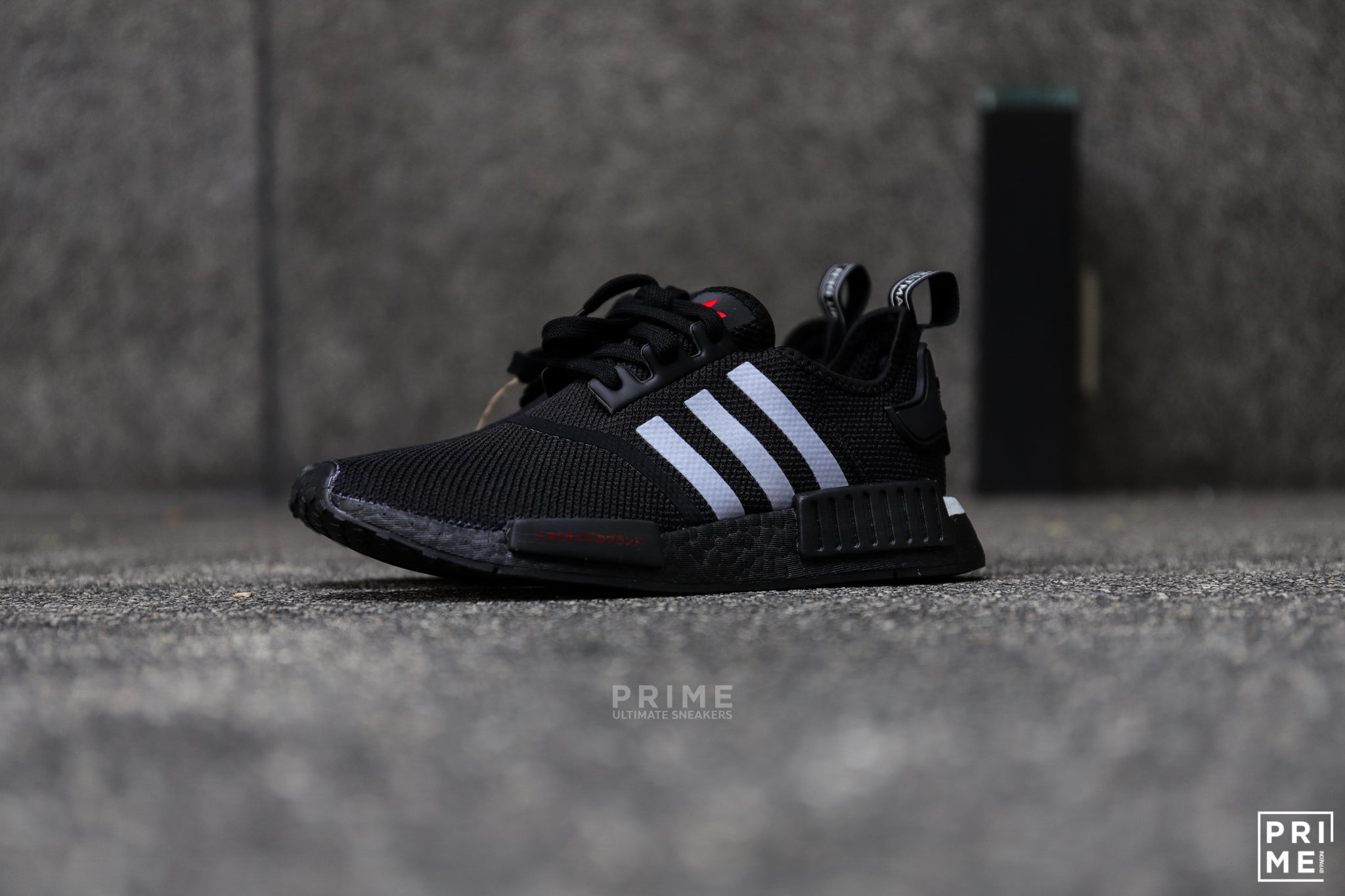 Adidas NMD R1 Core Black / Scarlet / Cloud White (H01926)