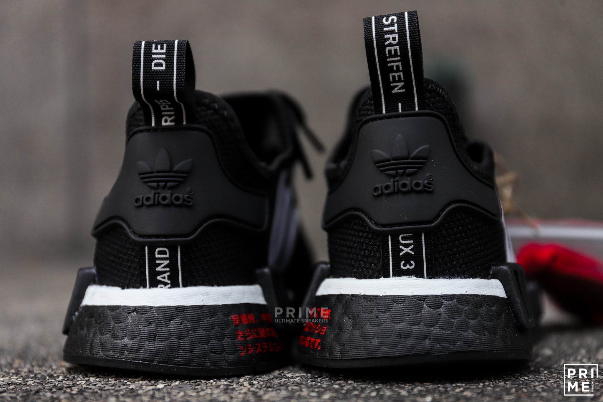 Adidas NMD R1 Core Black / Scarlet / Cloud White (H01926)