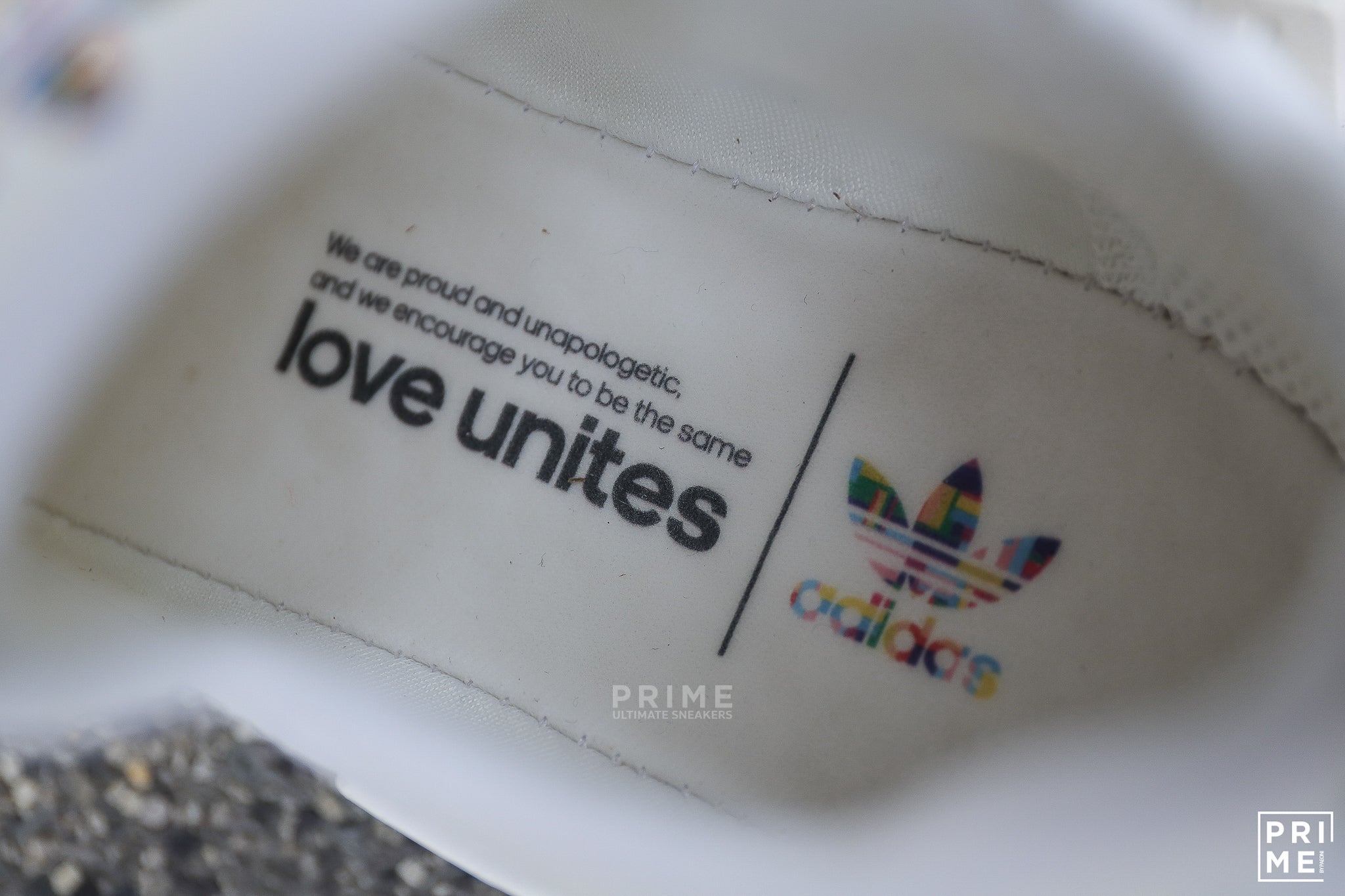 Adidas NMD R1  PRIDE Cloud White Limited  Love unite(FY9024)