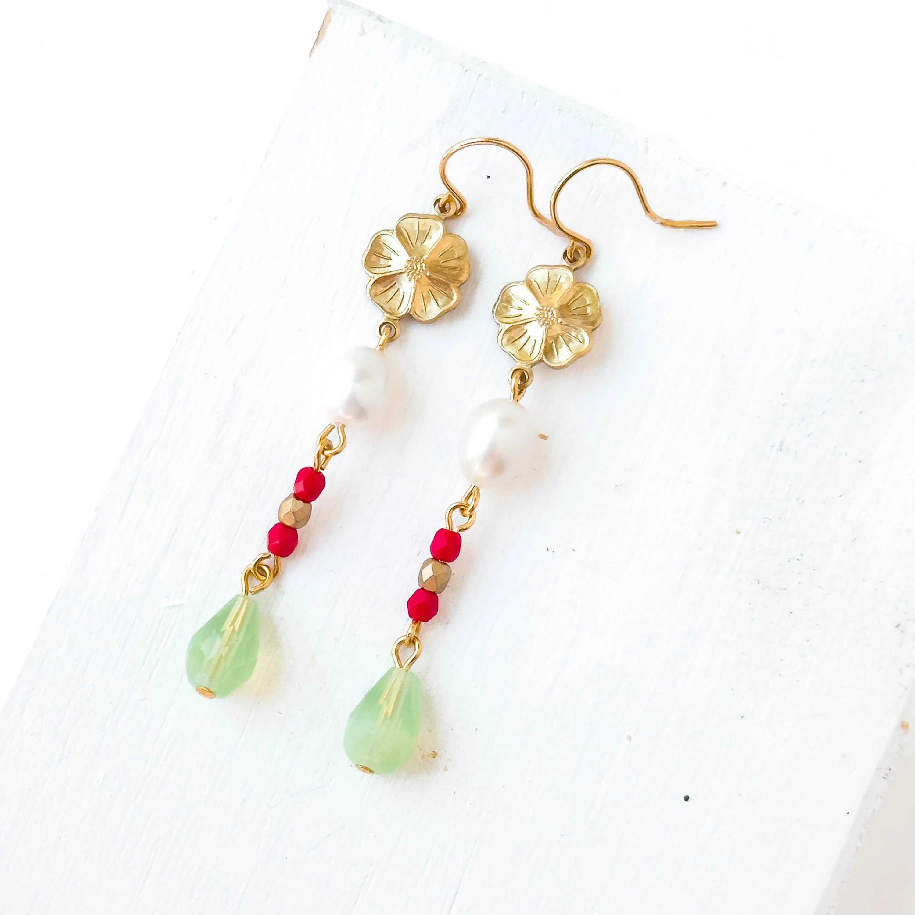 Long Flower and Pearl Earrings With Beads